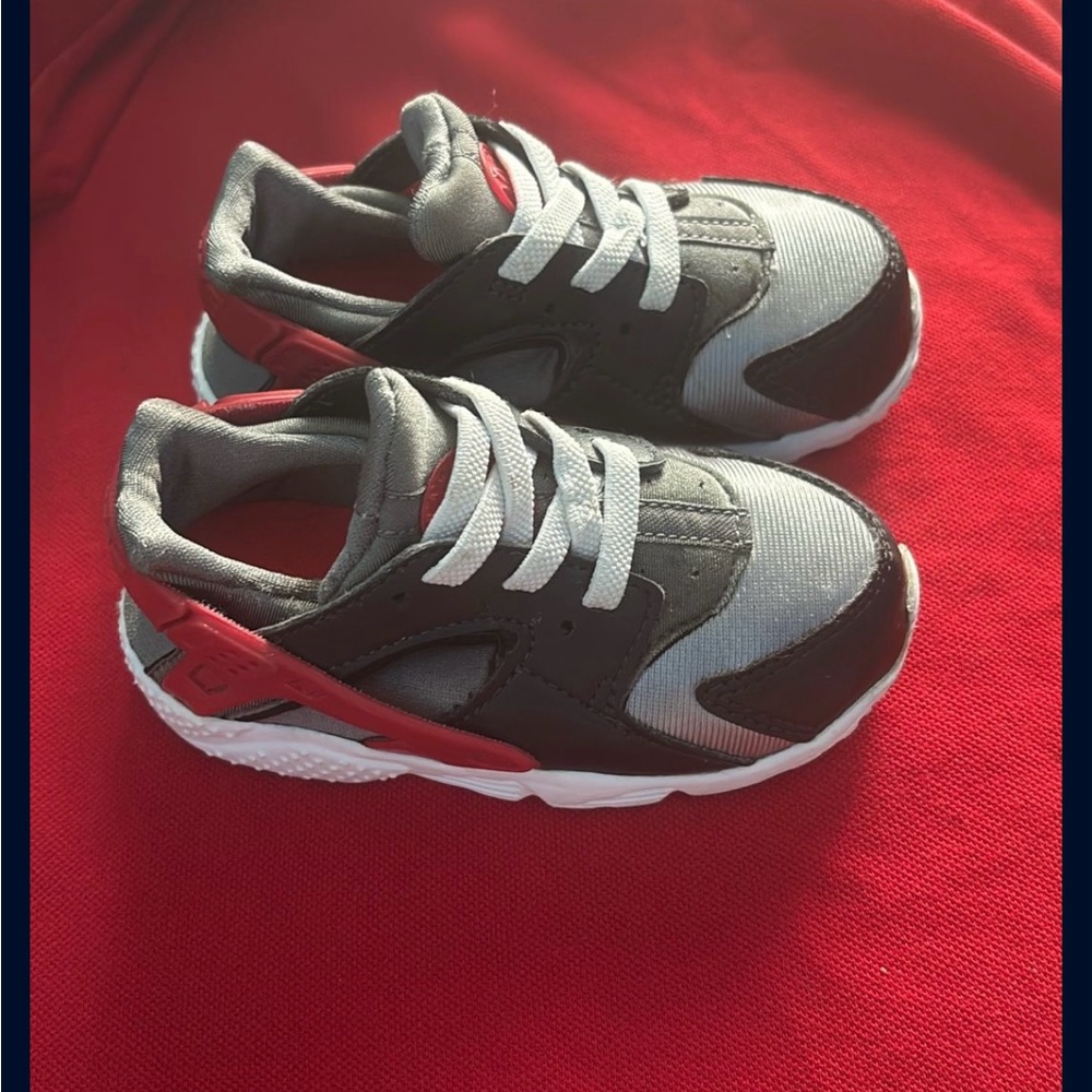Nike Kids Sneakers - Black, Gray, and Red